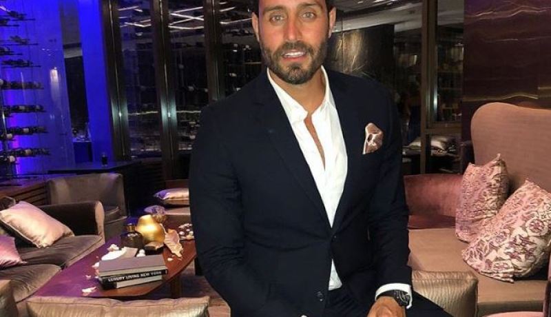 ما سر ارتداء سعد رمضان ساعتين في يديه الإثنين