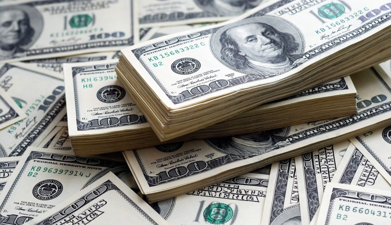 الدولار ينهي أسوأ عام له منذ 14 سنة و “بيتكوين” تقفز 1400 بالمائة