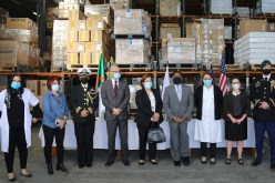 سفارة أمريكا لدى الجزائر تسلم 3 شاحنات من المعدات الطبية للصيدلية المركزية