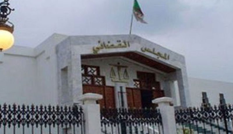 3و8 أشهر حبسا غير نافذ لموظفتين بدائرة سكيكدة متهمتان بالتزوير
