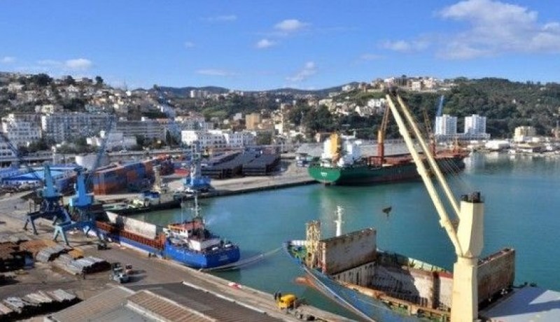 إجلاء بحارين صينيين من باخرة بميناء سكيكدة