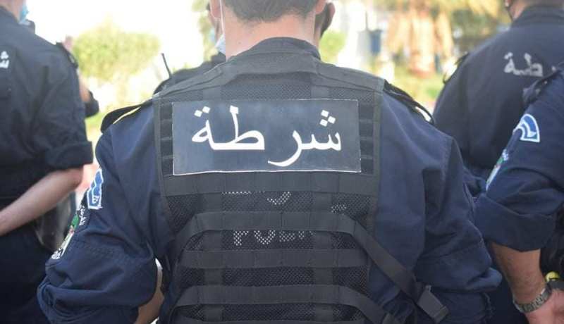 سكيكدة .. توقيف شخص هدد أمه بالقتل ببوشية
