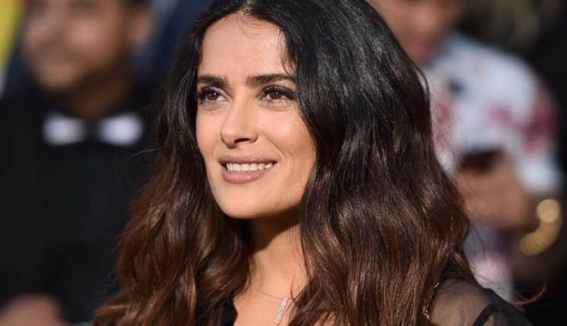 سلمى حايك تتبرع بمائة ألف دولار لضحايا زلزال المكسيك