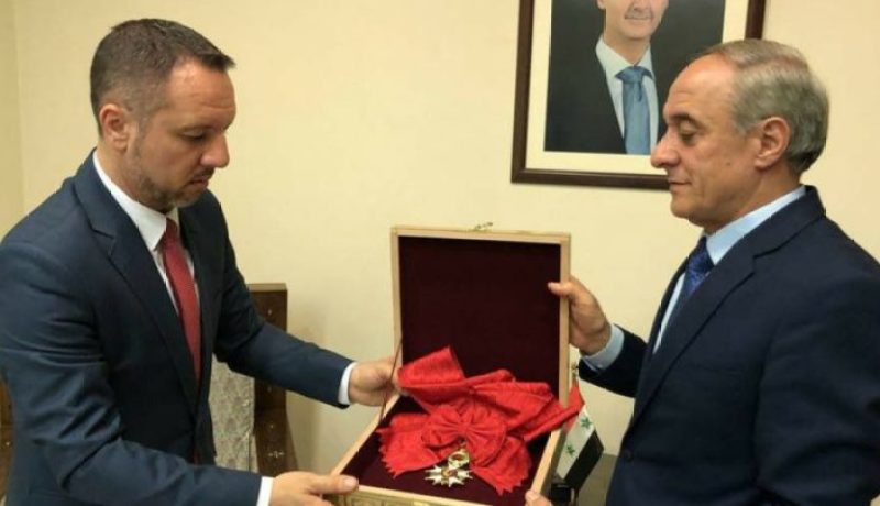 الخارجية السورية ترد وساما قلده شيراك للرئيس بشار الأسد إلى فرنسا