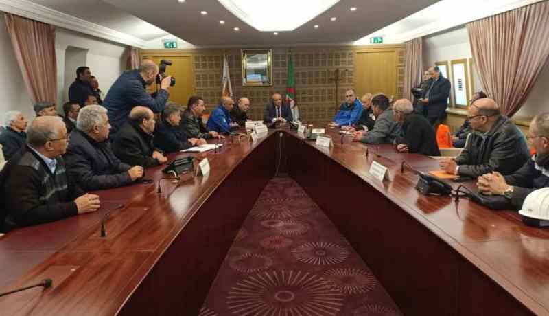 سوناطراك تؤكد إتخاذ الإجراءات اللازمة للسيطرة على الحريق ببئر الغاز بحاسي مسعود