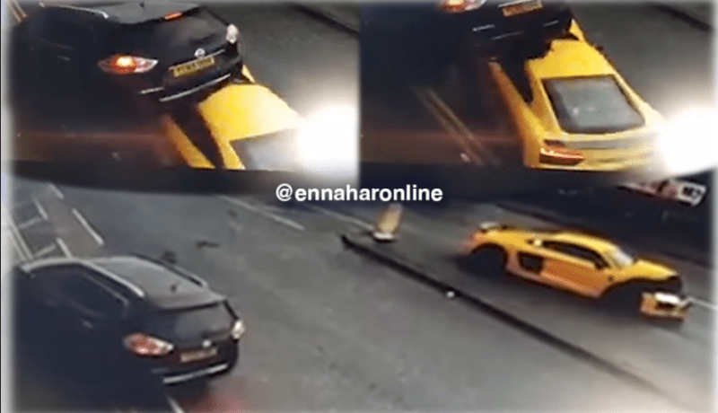 بالفيديو..سيّارة فارهة تنزلق بسرعة تحت أخرى وتقذفها في الهواء