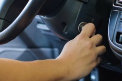 مسبوق يسرق سيارة أحد معارفه بعدما طلب منه إعادة ركنها
