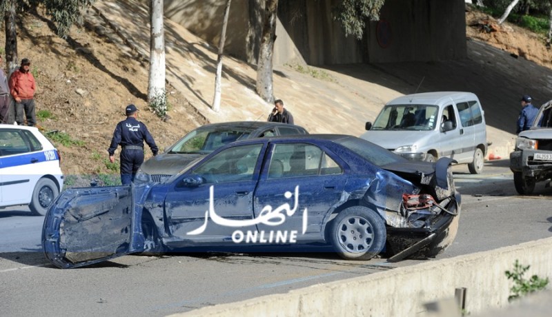 سيارة مجنونة تصدم مواطن وشرطي وتفر بغرداية