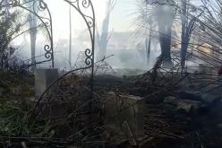 بالصور و الفيديو.. نشوب حريق بالمقبرة المسيحية بسيدي بلعباس