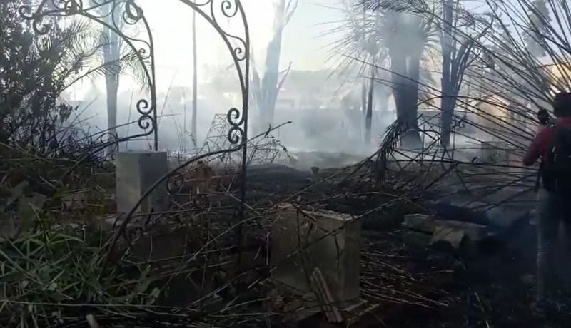 بالصور و الفيديو.. نشوب حريق بالمقبرة المسيحية بسيدي بلعباس