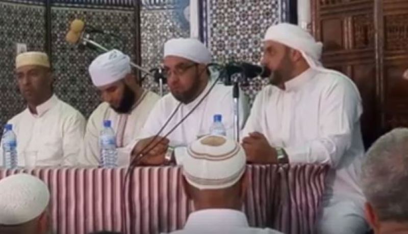 فرنسي يعتنق الإسلام بمسجد “معاذ بن جبل” في سيدي بلعباس
