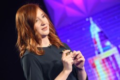 فرعون تكرم سيليا خشني بعد تألقها في برنامج نجوم العلوم 