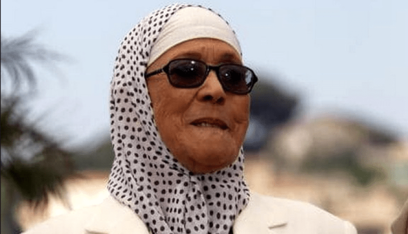 تكريم الفنانة “شافية بوذراع” في حفل اختتام مهرجان وهران