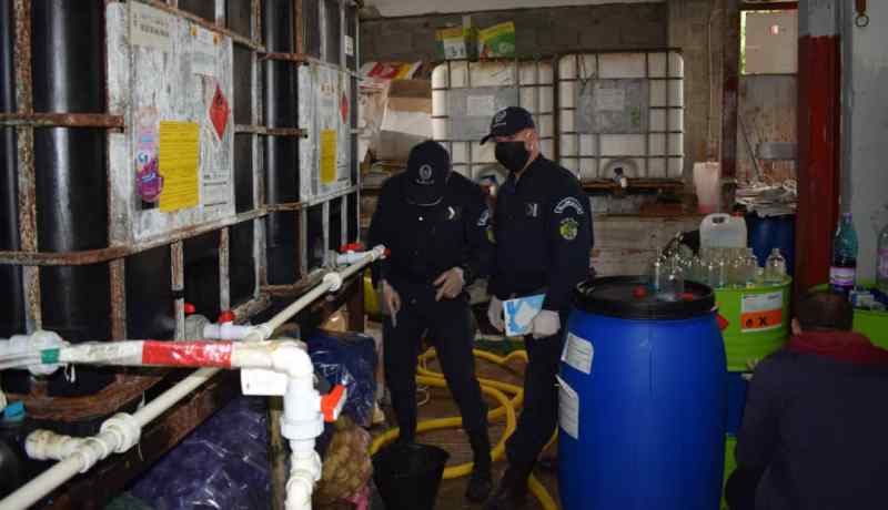 توقيف نشاط ورشتين لإنتاج مواد التعقيم بمعايير غير مطابقة للشروط القانونية ببومرداس