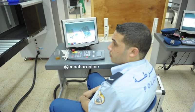 شرطة الحدود توقف “إيمقري” حاول تهريب مسدس كهربائي عبر مطار بجاية