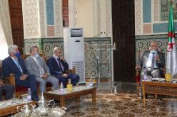بالصور.. شرفة يكرم إطارات العاصمة الذين تمت ترقيتهم إلى رؤساء دوائر
