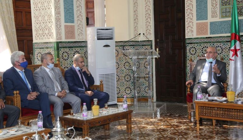 بالصور.. شرفة يكرم إطارات العاصمة الذين تمت ترقيتهم إلى رؤساء دوائر