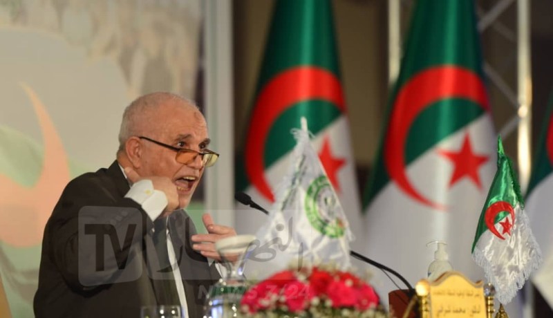 شرفي يرد على تصرف وزيرة التضامن خلال الإدلاء بصوتها حول الاستفتاء