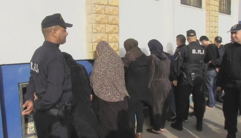 سكيكدة.. مداهمة وكر للشعوذة وتوقيف حوالي 20 إمرأة بعزابة