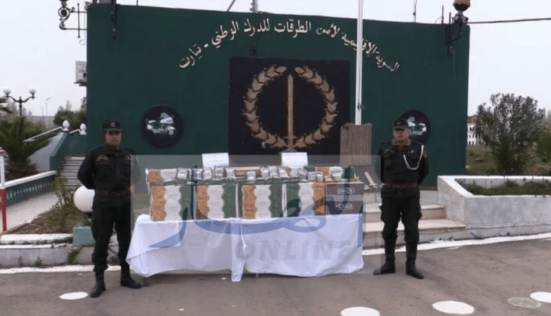ضبط 6000 وحدة من الشمة مموهة على متن شاحنة لنقل المواد الغذائية بتيارت