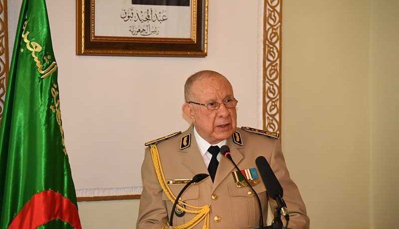 الفريق شنقريحة يعزي عائلة الفقيد المجاهد لخضر بورقعة