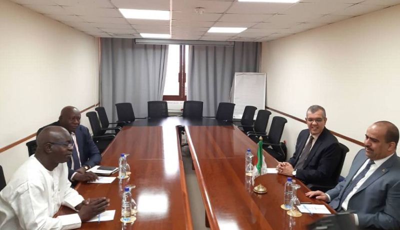 شنين يستقبل وزير دفاع بوركينافاسو