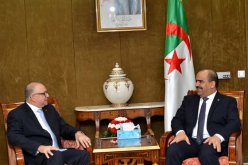شنين يجري محادثات مع سفير كوبا بالجزائر