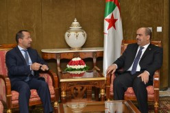 شنين يستقبل سفير الكويت في الجزائر