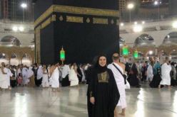 شيري عادل تؤدّي مناسك العمرة