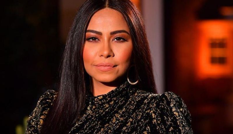 غموض حول صحة “شيرين عبد الوهاب” بعد سفرها للعلاج فجأة!