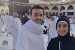 الفنان صابر الرباعي وزوجته يؤدّيان مناسك العمرة