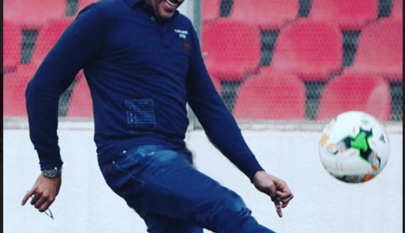 صابر الرباعي لاعب كرة قدم محترف..!!