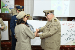 بالصور.. ڤايد صالح يسلم جائزة الجيش لأفضل عمل علمي لـ 2018