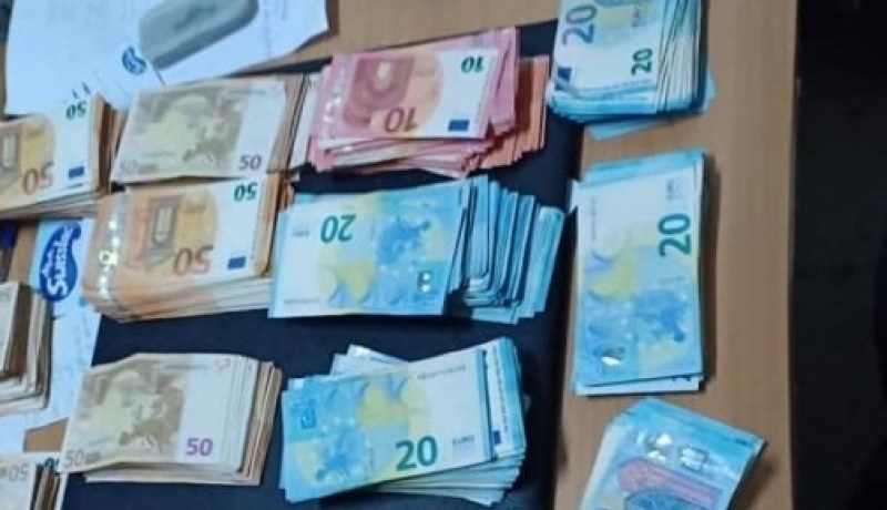 توقيف صحفي بـ “الشروق +” بحوزته 40 ألف أورو في تونس