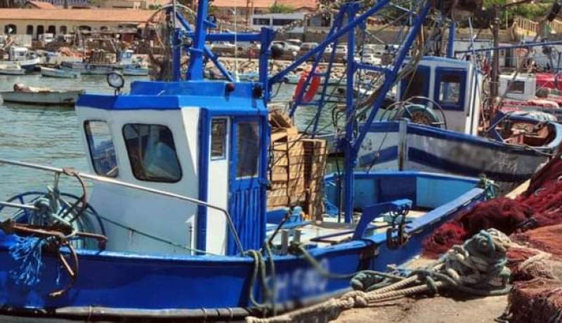 فقدان سفينة صيد وعلى متنها 5 بحارة بسواحل بوهارون في تيبازة