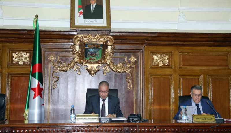 بالصور.. صيودة يترأس إجتماعا للمجلس التنفيذي لولاية الجزائر