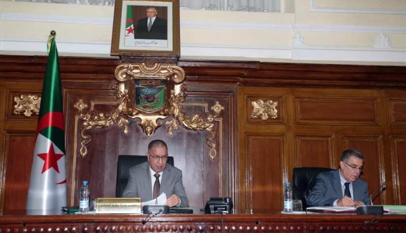 بالصور.. صيودة يأمر بتشكيل لجنة ولائية لإعداد عقود ملكية السكنات بالعاصمة