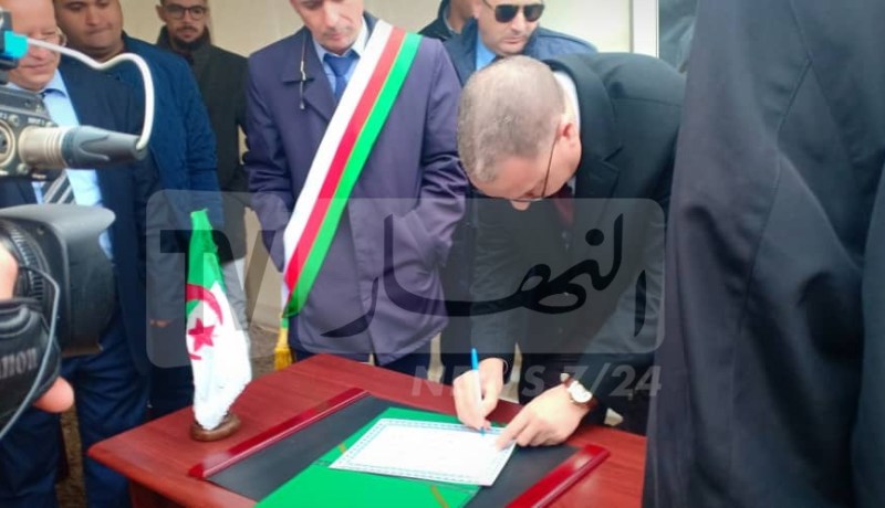 والي العاصمة يضع حجر أساس إنجاز عيادة ببابا علي