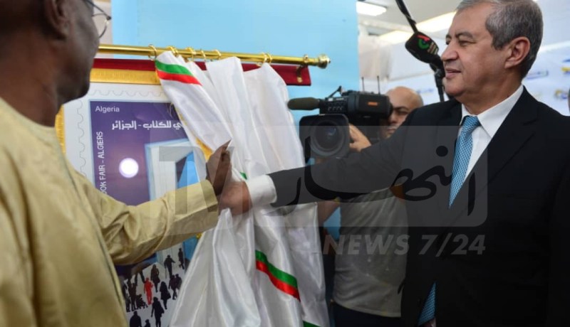 بالصور.. إطلاق طابع بريدي بالمناسبة الطبعة 24 للمعرض الدولي للكتاب