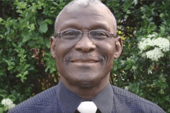 عاد للعمل رغم تقاعده.. الطبيب البريطاني “البطل” يفقد حياته بسبب كورونا