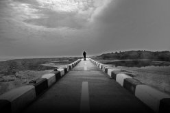 متقاعد في الستين يبحث عن الأمل من جديد