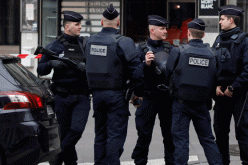 قتيل وجريحان في عملية طعن بباريس