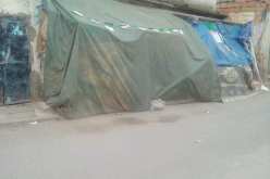 بالصور.. عائلة تقطن في “قيطون” بحي الهواء الجميل في العاصمة