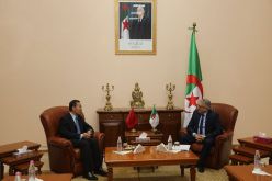 بالصور.. وزير العمل يستقبل السفير الصيني