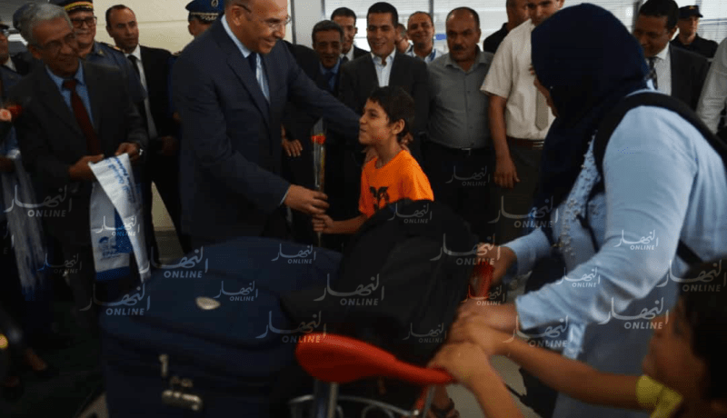 بالصور.. زعلان يستقبل الجالية الجزائرية في المحطة الجديدة للميناء