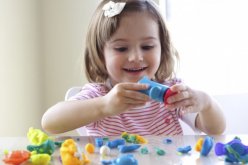 أبعدوا هذه اللعبة “السامة” عن أيدي الأطفال