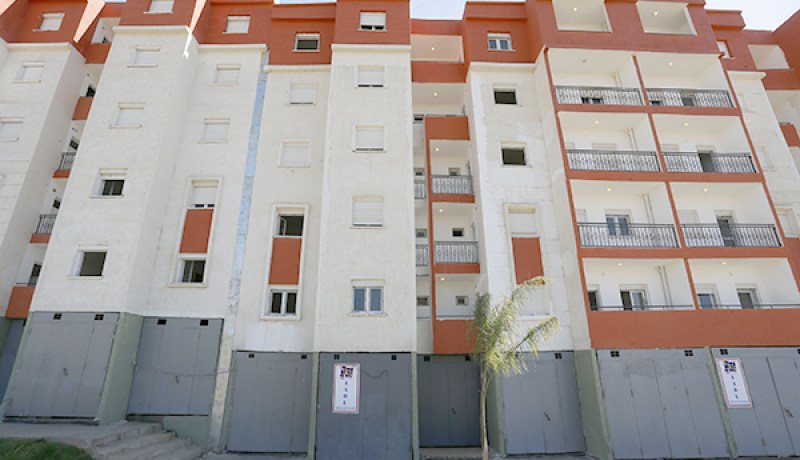 فضيحة سكنات”عدل”عين المالحة إنهاء مهام رئيس المشروع والزام الشركة المنجزة بالترميم في 30 يوم