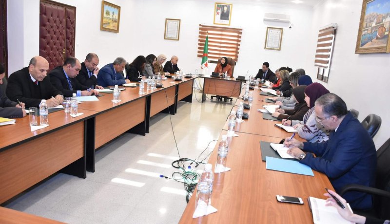 بالصور.. بسمة عزوار ترأس إجتماعا لإطارات وزارة العلاقات مع البرلمان