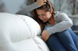 صرخة واستشارة.. هل أضحي بحلم الأمومة وأحيا بقية عمري مكلومة؟