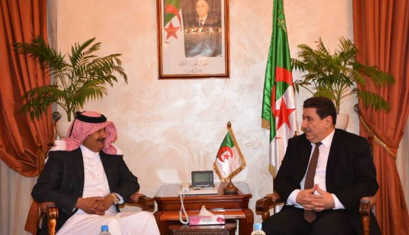 بالصور.. عماري يستقبل رجل الأعمال القطري الشيخ فلاح بن جاسم بن جبر آل ثاني